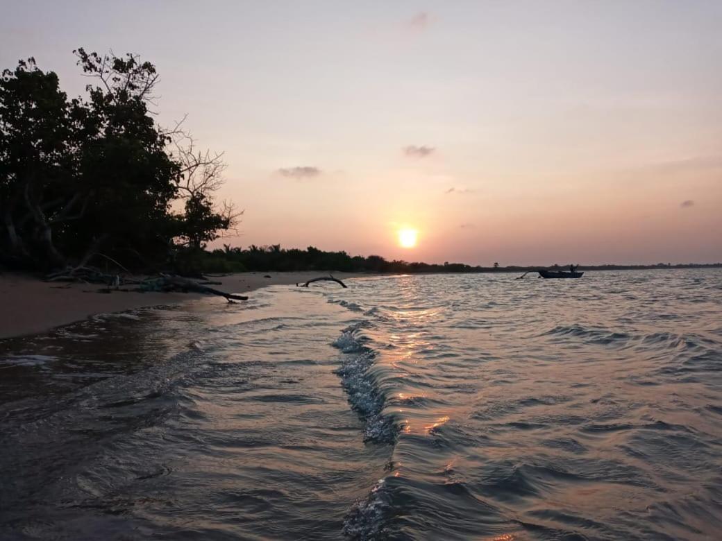 Giman Free Beach Resort Passikudah Buitenkant foto